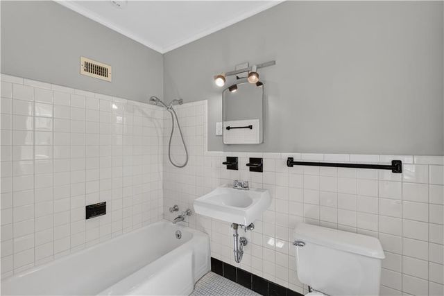 5115 Ward Parkway, Kansas City, MO 64112