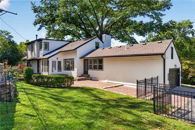 5115 Ward Parkway, Kansas City, MO 64112