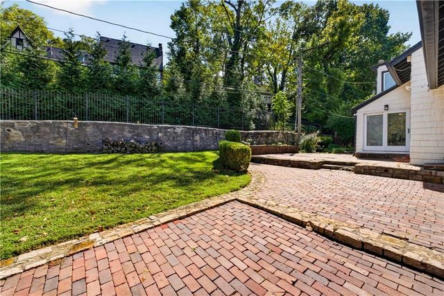 5115 Ward Parkway, Kansas City, MO 64112