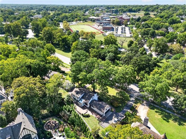 5115 Ward Parkway, Kansas City, MO 64112
