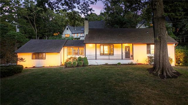 5115 Ward Parkway, Kansas City, MO 64112
