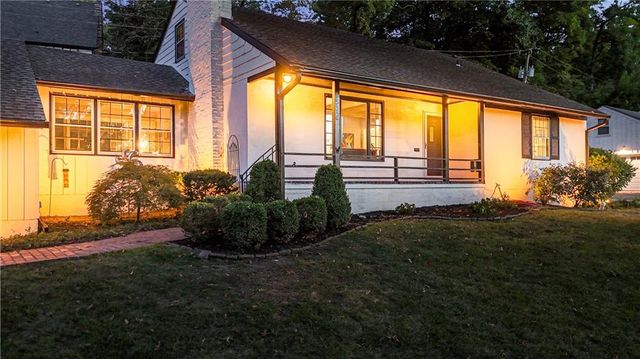 5115 Ward Parkway, Kansas City, MO 64112