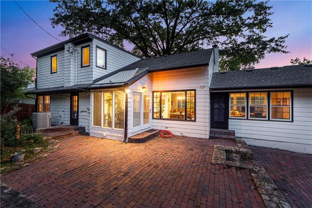 5115 Ward Parkway, Kansas City, MO 64112