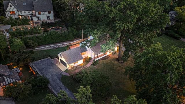 5115 Ward Parkway, Kansas City, MO 64112