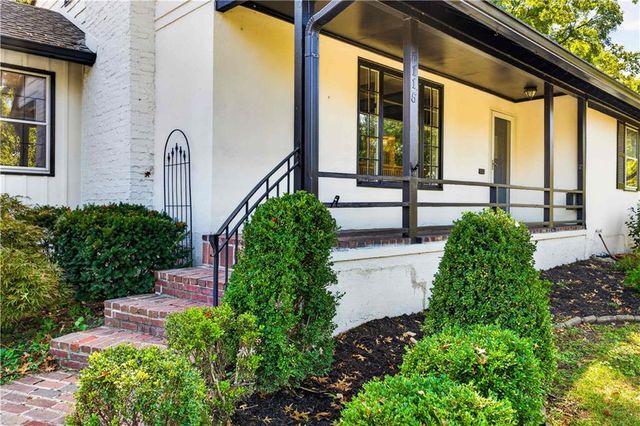 5115 Ward Parkway, Kansas City, MO 64112