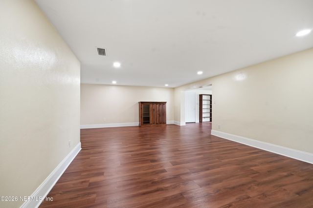 5162 SPRING GLEN Road, Jacksonville, FL 32207
