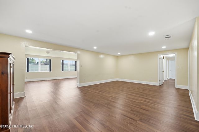 5162 SPRING GLEN Road, Jacksonville, FL 32207