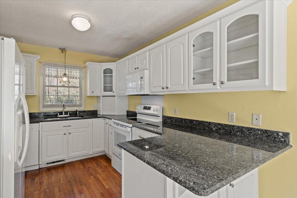 Image 14 of property listing at 698 Whispering Marsh Drive, Charleston, SC 29412