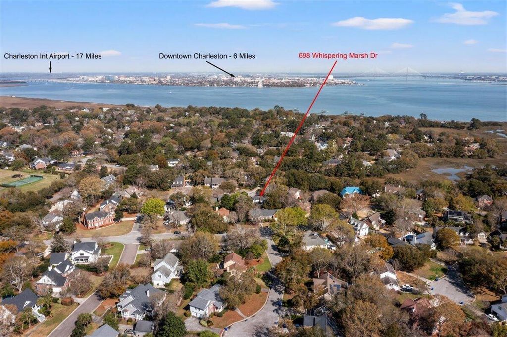 Image 4 of property listing at 698 Whispering Marsh Drive, Charleston, SC 29412