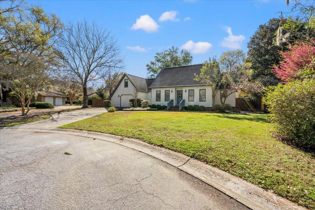 Image 6 of property listing at 698 Whispering Marsh Drive, Charleston, SC 29412