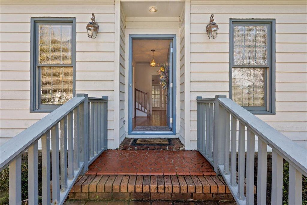 Image 8 of property listing at 698 Whispering Marsh Drive, Charleston, SC 29412