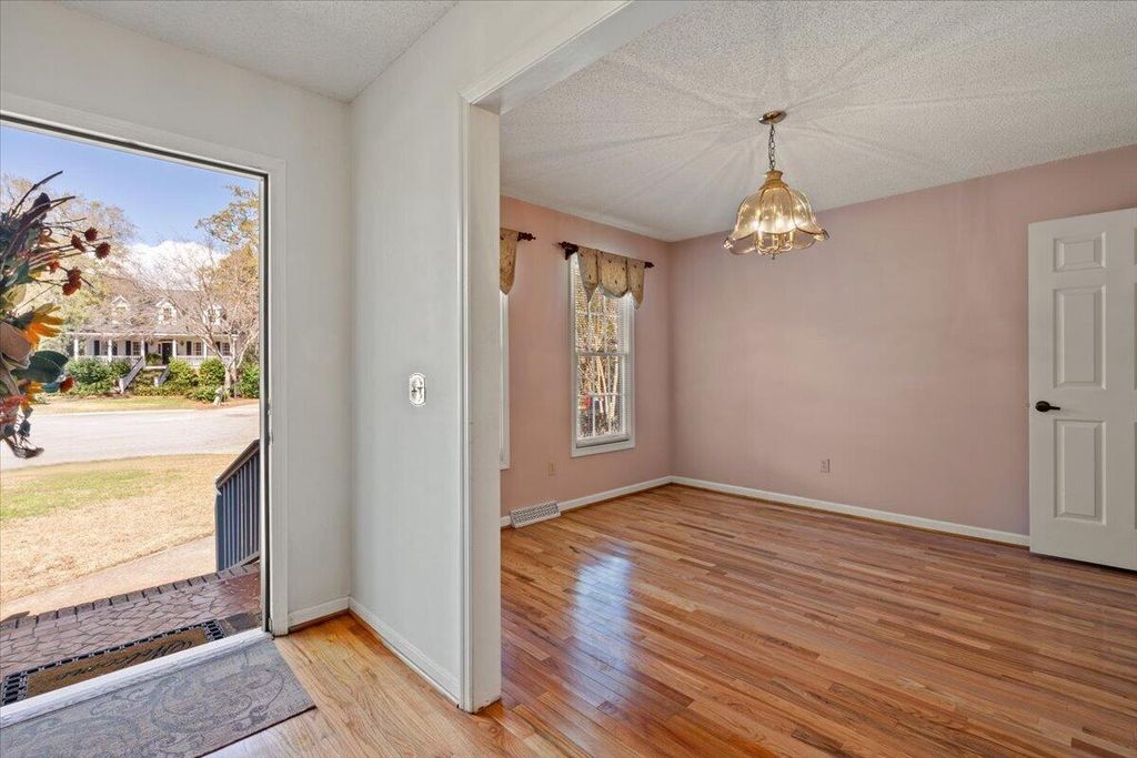 Image 9 of property listing at 698 Whispering Marsh Drive, Charleston, SC 29412