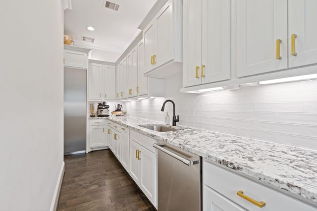 18 Karsten Creek Court, Spring, TX 77389