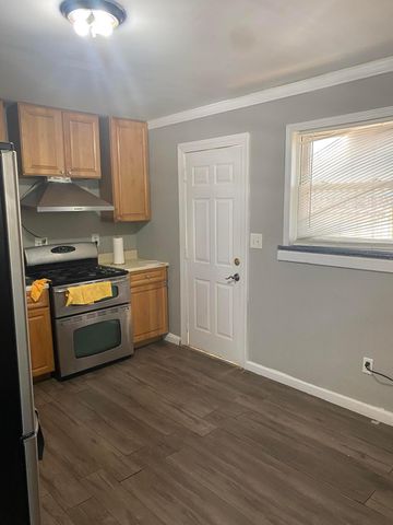 1561 E 4th Avenue, Columbus, OH 43219