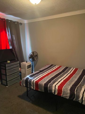 1561 E 4th Avenue, Columbus, OH 43219