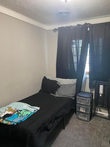 1561 E 4th Avenue, Columbus, OH 43219