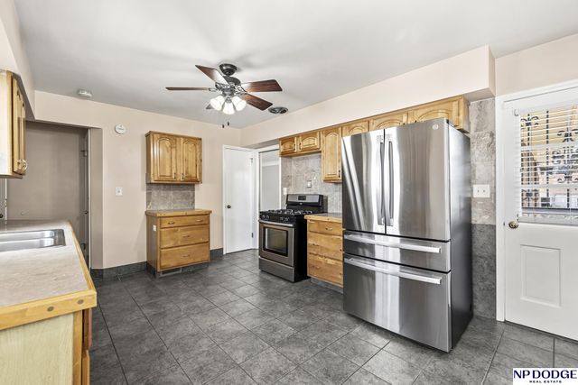 2142 S 38 Avenue, Omaha, NE 68105