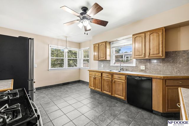 2142 S 38 Avenue, Omaha, NE 68105