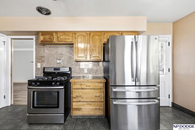 2142 S 38 Avenue, Omaha, NE 68105