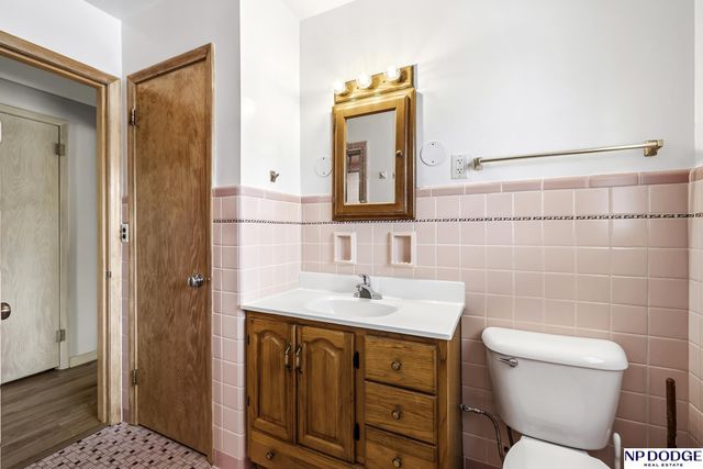 2142 S 38 Avenue, Omaha, NE 68105