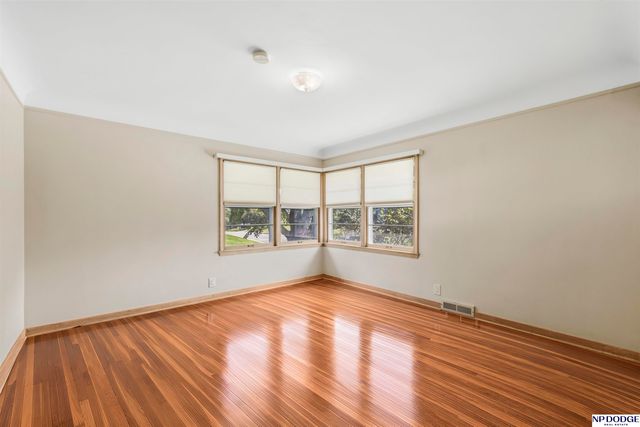 2142 S 38 Avenue, Omaha, NE 68105