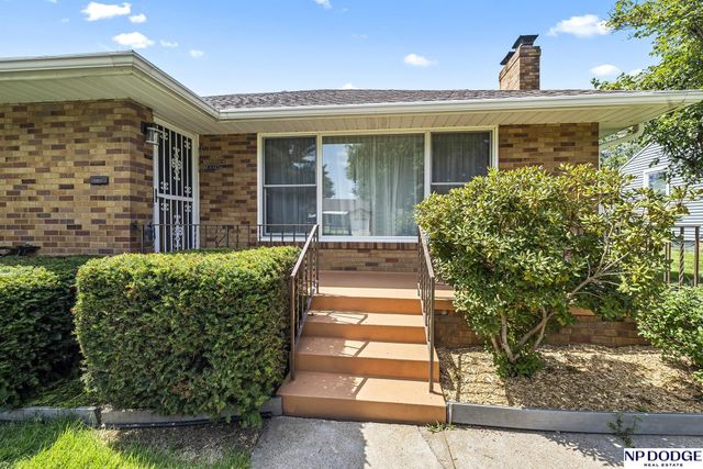2142 S 38 Avenue, Omaha, NE 68105