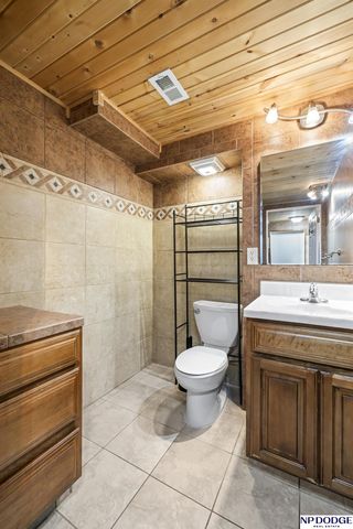 2142 S 38 Avenue, Omaha, NE 68105