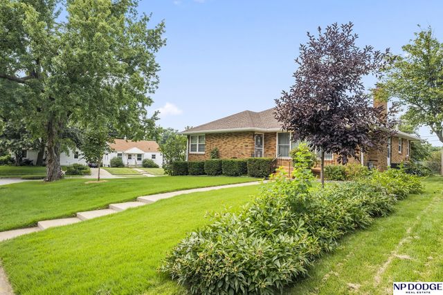 2142 S 38 Avenue, Omaha, NE 68105