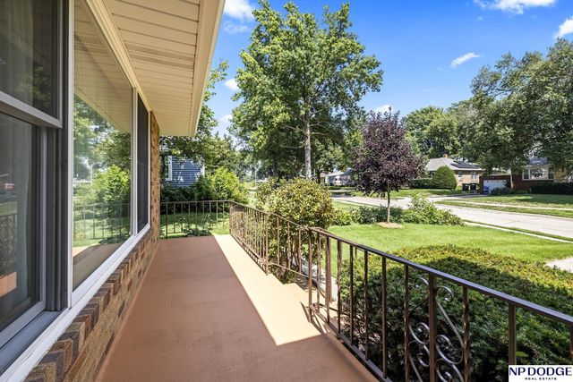 2142 S 38 Avenue, Omaha, NE 68105