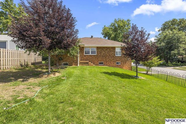2142 S 38 Avenue, Omaha, NE 68105