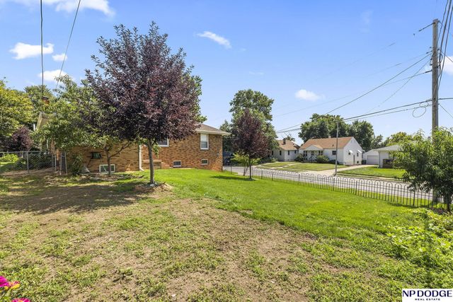 2142 S 38 Avenue, Omaha, NE 68105