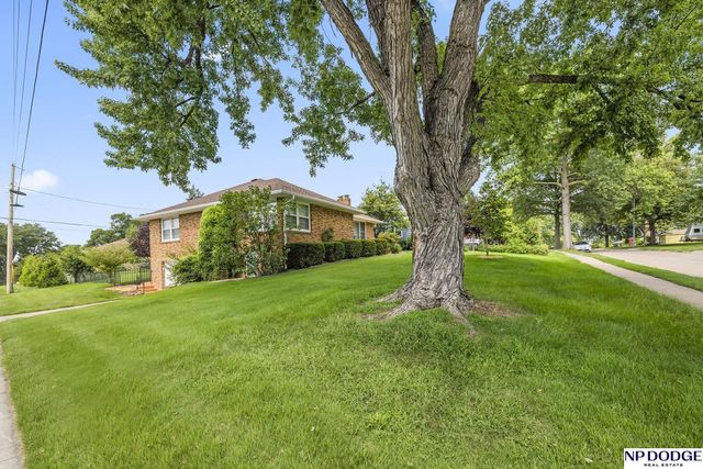 2142 S 38 Avenue, Omaha, NE 68105