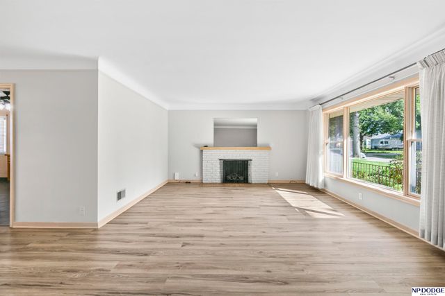 2142 S 38 Avenue, Omaha, NE 68105