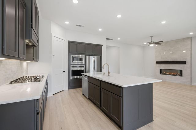 8143 Fenway Heights Dr, The Woodlands, TX 77389