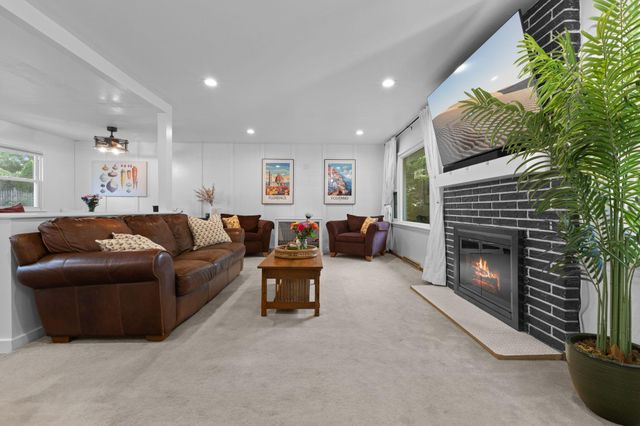 784 Creek Avenue, Mendota Heights, MN 55120