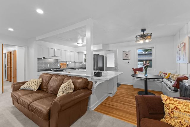 784 Creek Avenue, Mendota Heights, MN 55120