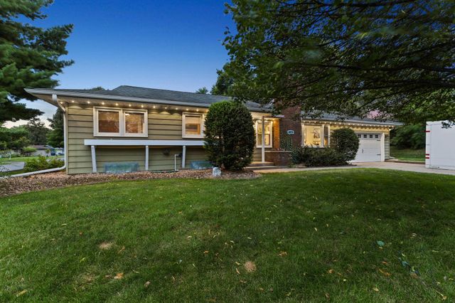 784 Creek Avenue, Mendota Heights, MN 55120