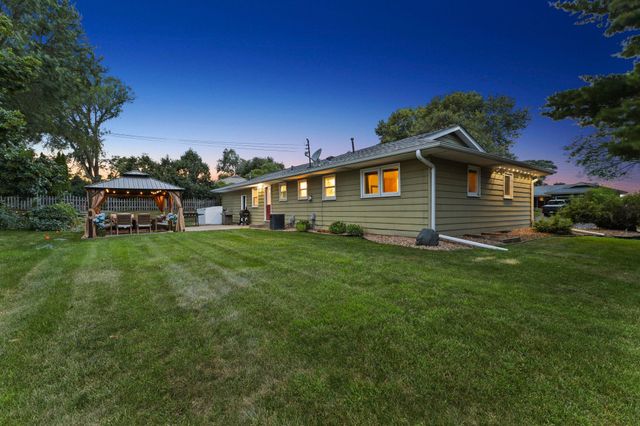 784 Creek Avenue, Mendota Heights, MN 55120