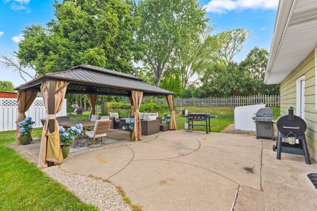 784 Creek Avenue, Mendota Heights, MN 55120