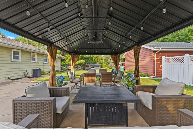 784 Creek Avenue, Mendota Heights, MN 55120