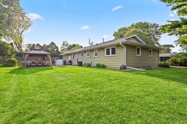 784 Creek Avenue, Mendota Heights, MN 55120