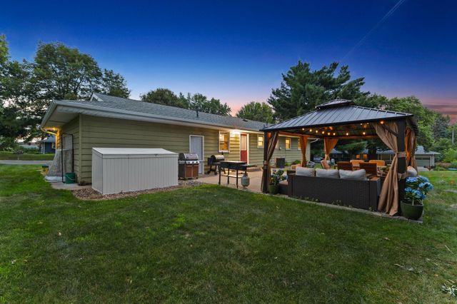 784 Creek Avenue, Mendota Heights, MN 55120