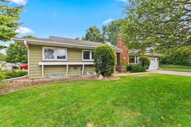 784 Creek Avenue, Mendota Heights, MN 55120