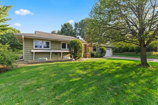 784 Creek Avenue, Mendota Heights, MN 55120