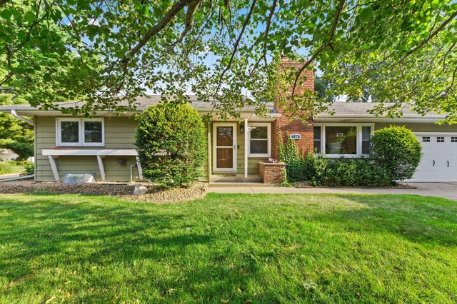 784 Creek Avenue, Mendota Heights, MN 55120