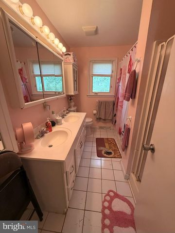 28 WORRAL CT, Newark, DE 19711