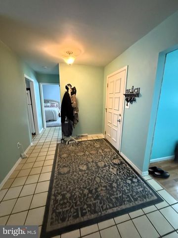 28 WORRAL CT, Newark, DE 19711