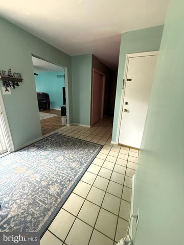 28 WORRAL CT, Newark, DE 19711