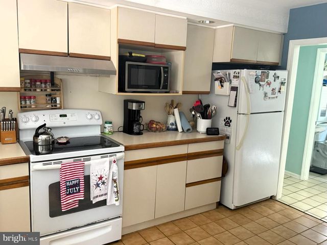 28 WORRAL CT, Newark, DE 19711
