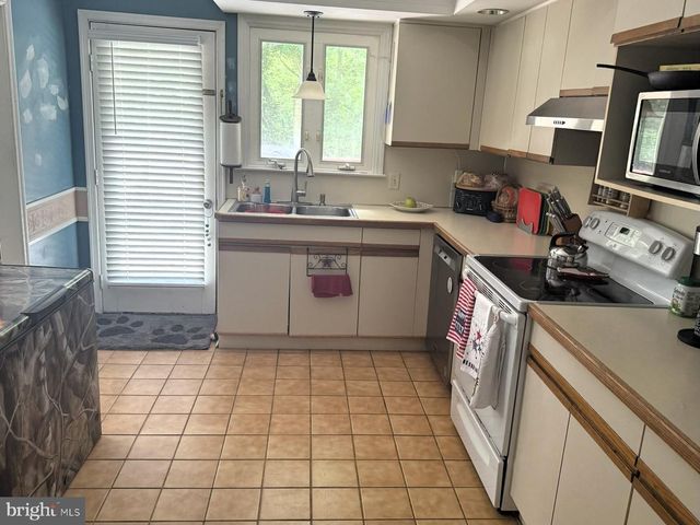 28 WORRAL CT, Newark, DE 19711